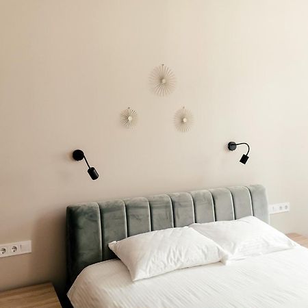 Lara Apartament 3 Apartman Lviv Kültér fotó