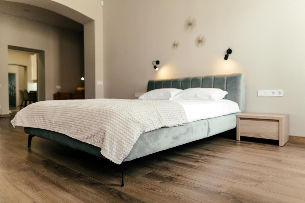 Lara Apartament 3 Apartman Lviv Kültér fotó