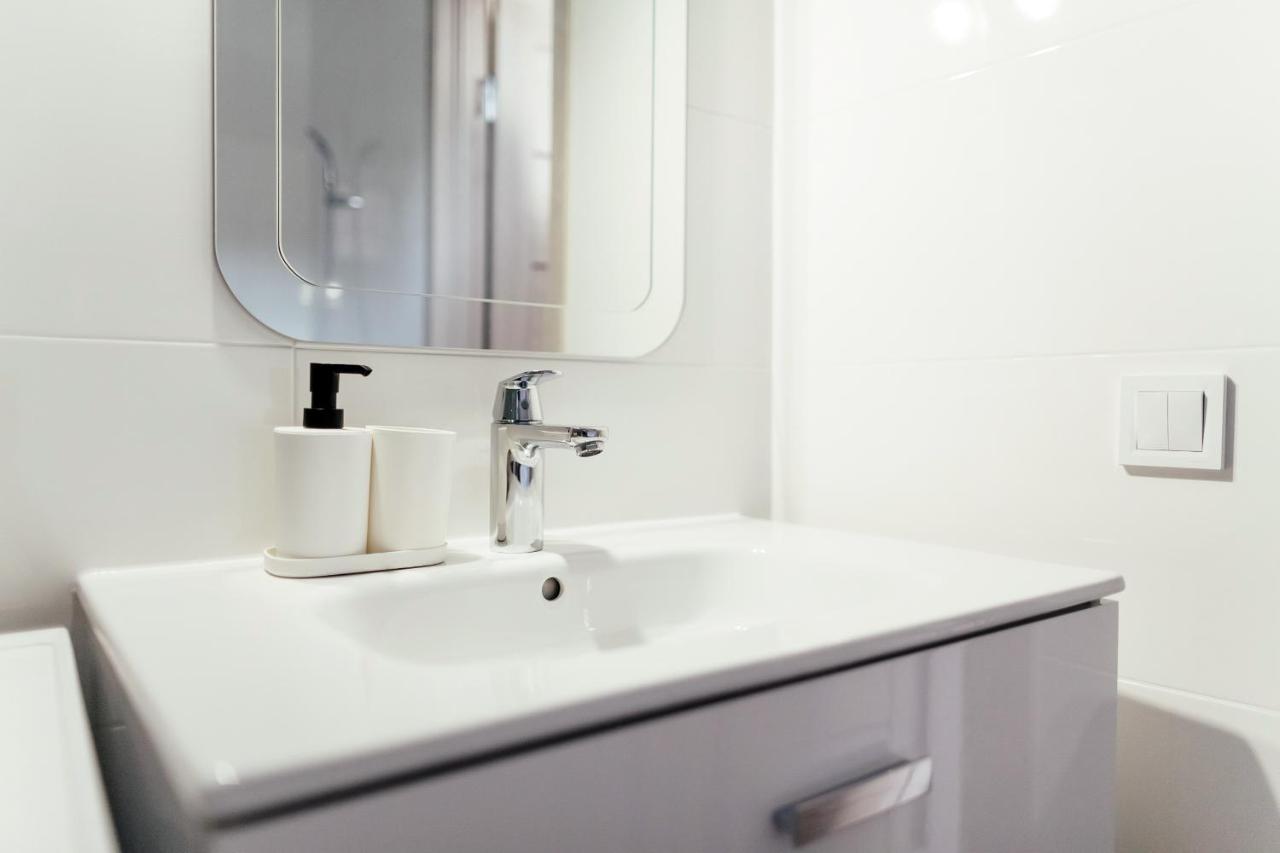 Lara Apartament 3 Apartman Lviv Kültér fotó